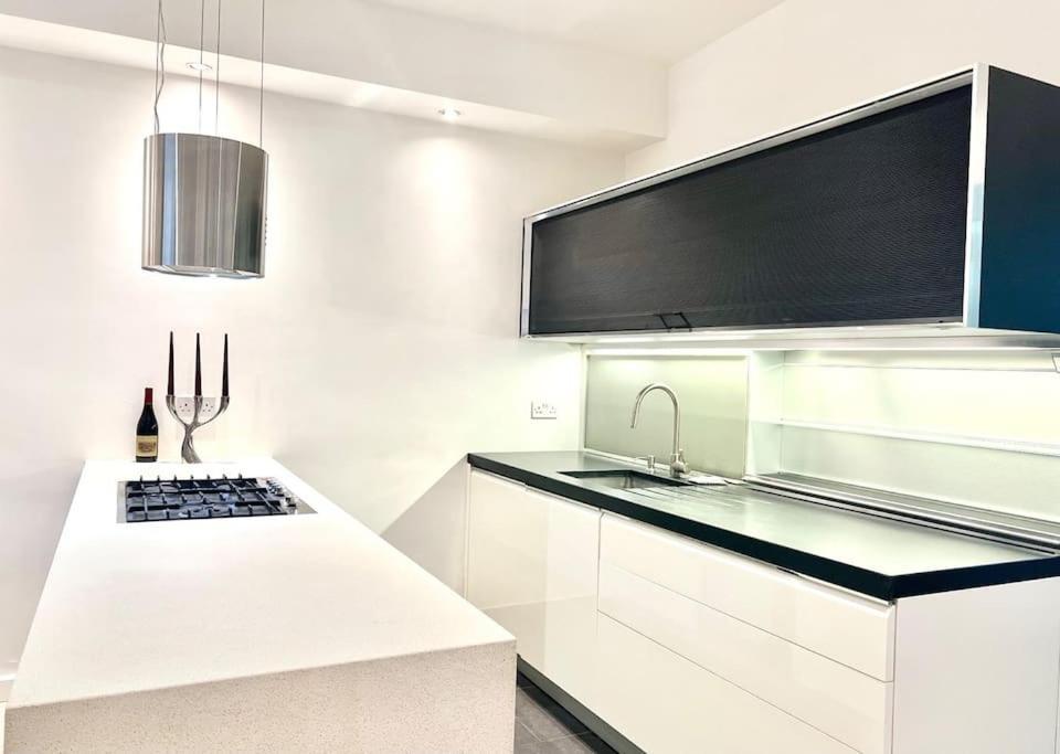 Stunning 4 Bed Flat Near Notting Hill And Hyde Park London
